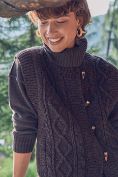 Picture of BARNEY SLEEVELESS CABLE KNIT WOOL GILET